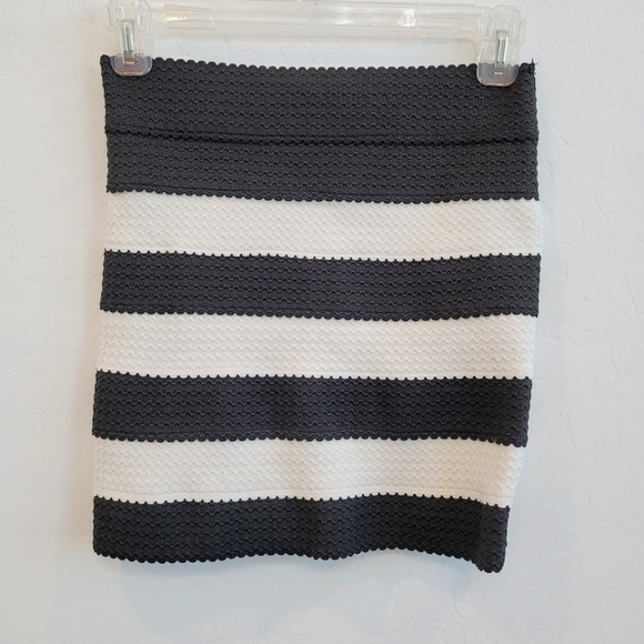 Wildcat Dresses & Skirts - Wildcat Striped Mini Skirt White & Black Sze Small